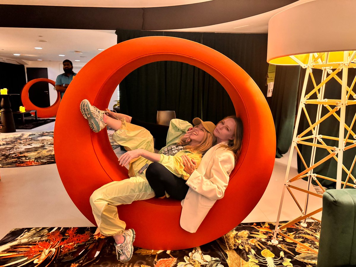 kylieminogue's tweet image. Always happy amongst friends at a Coldplay gig!!! 💖✨🌈🦄😍