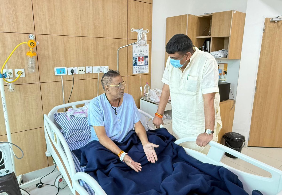 Sanjay4India1's tweet photo. आज जयपुर , अस्पताल में भर्ती पूर्व मंत्री श्री हेमसिंह भड़ाना जी की कुशलक्षेम जानी।

मैं भड़ाना जी के जल्द स्वस्थ होने की प्रार्थना करता हूँ।

@Hemsinghbhadna https://t.co/P66DhtFuhD