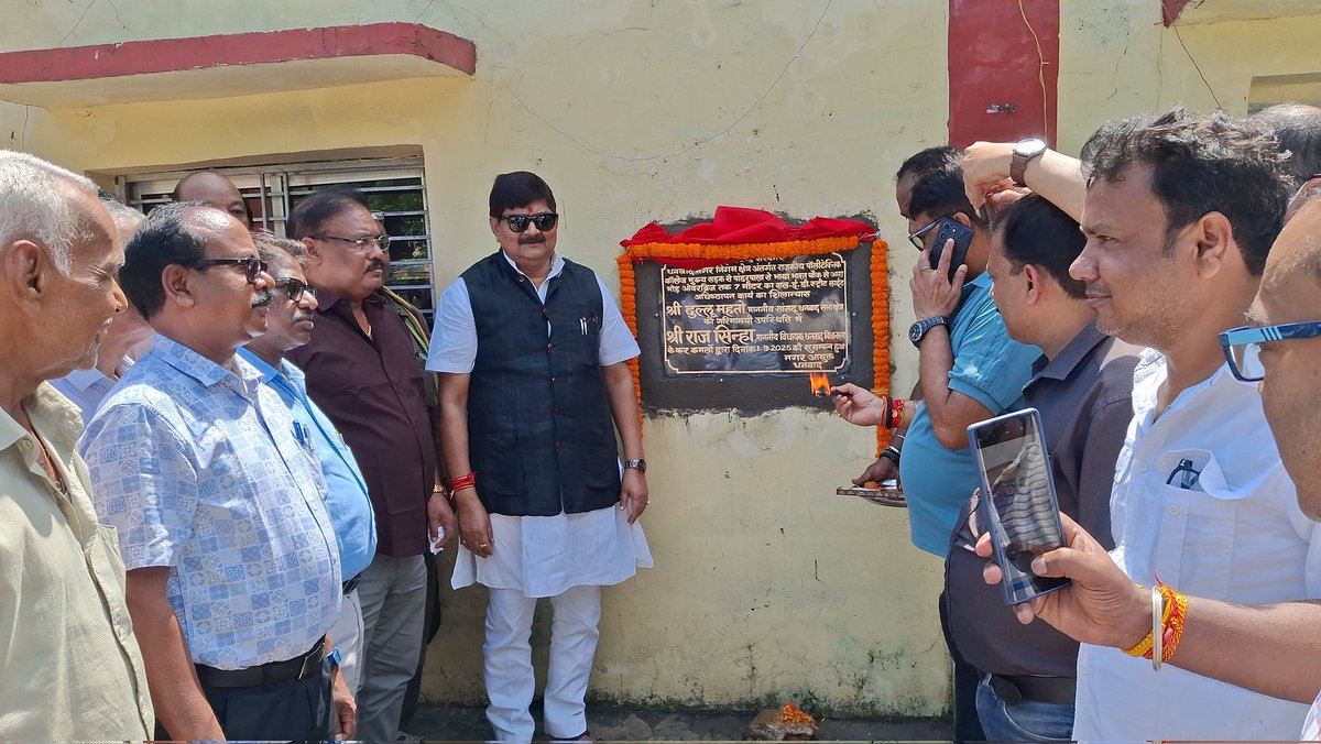 rajsinhabjp's tweet image. आज राजकीय पॉलिटेक्निक कॉलेज मुख्य सड़क से पांडरपाला, भारत चौक होते हुए आरा मोड़ ओवरब्रिज तक, 7 मीटर ऊँचाई वाले LED स्ट्रीट लाइट अधिष्ठापन कार्य का विधिवत शिलान्यास किया। 

यह पहल धनबाद को स्मार्ट और सुरक्षित बनाने की दिशा में एक अहम कदम है। 

 #LEDLights #UrbanDevelopment