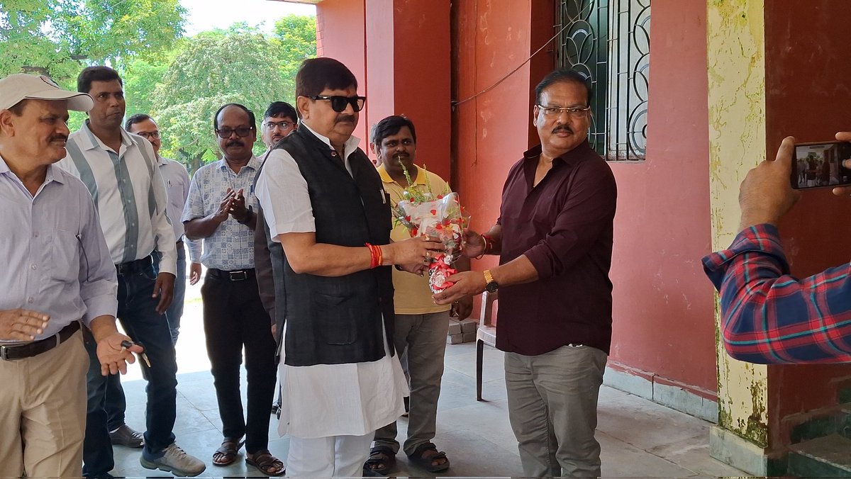 rajsinhabjp's tweet image. आज राजकीय पॉलिटेक्निक कॉलेज मुख्य सड़क से पांडरपाला, भारत चौक होते हुए आरा मोड़ ओवरब्रिज तक, 7 मीटर ऊँचाई वाले LED स्ट्रीट लाइट अधिष्ठापन कार्य का विधिवत शिलान्यास किया। 

यह पहल धनबाद को स्मार्ट और सुरक्षित बनाने की दिशा में एक अहम कदम है। 

 #LEDLights #UrbanDevelopment