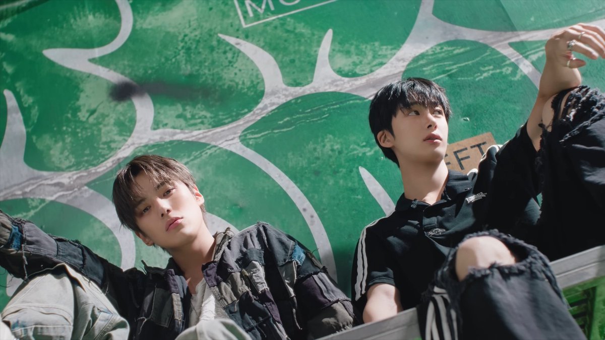 chillinwithmx's tweet photo. 아니 진짜 미친거지 얼굴,,,, https://t.co/Gji4tge4J5