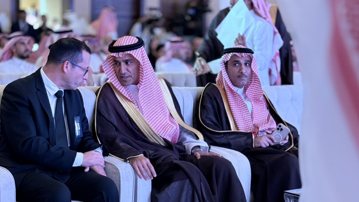 ll2zz's tweet image. نحتفل اليوم بانطلاقة جديدة لـ فيدكس في المملكة العربية السعودية، لنواصل بناء جسور التجارة والخدمات اللوجستية التي تربط المملكة بالعالم.

#فيدكس
#اهلا_بالسعودية
#FedEx_KSA
#مع_فيدكس_نحو_المستقبل
#المملكة_تجمعنا
#فرص_السعودية
#FedEx_Saudi
@ZU63A
#الساحات_العربية