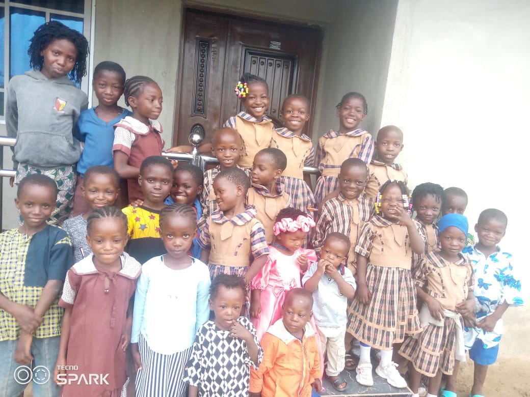 adewolaadekunl1's tweet image. Their future starts with you! 🎓💙 Many orphans dream of school but can’t afford it. Help us give them an education today. We’re seeking $500 in support. Donate now: …balaiseiyanuevangelicalministries.org/donations/give… #GiveAChildAChance