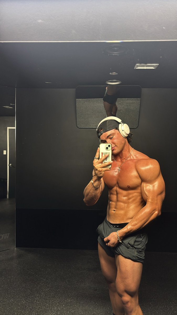 CMONEY121202's tweet image. 3 alphas draining @JMONEYaus @Fmoney007 tonight on the Gold Coast 🤑🤑 who’s brave enough to serve ?