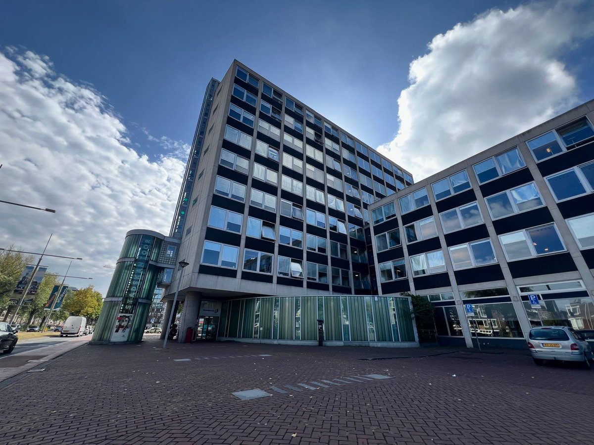 De raad is weer terug van reces. 
Voor de raads- en commissieleden deze week nog geen volle agenda. Er staat alleen een agendacommissie op de planning. 

Op raad.dordrecht.nl vind je meer informatie en kun je ook de agenda voor de komende tijd bekijken.