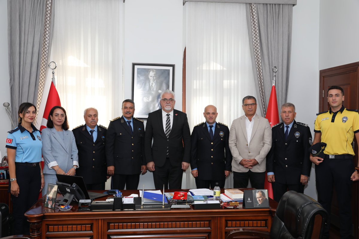 Genel Sekreter Yardımcı Vekilimiz Sn. Remzi Albayrak, Zabıta Haftası kapsamında, Daire Başkanımız Sn. Metin Alper, birim yöneticilerimiz ve zabıta personelinden oluşan heyeti kabul ederek Teşkilatımızın 199. yılını kutladı.

#ZabıtaHaftası