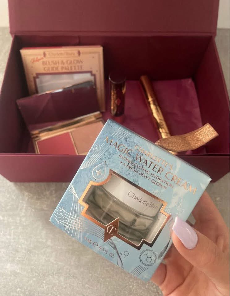 byalishasadiq's tweet image. 20% off Charlotte Tilbury orders with my code “AlishasFB4R5”
charlottetilbury.com/uk
#Beauty #discountsuk #discountcode
