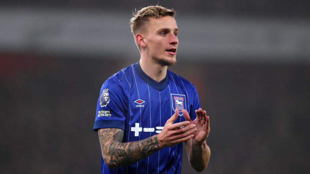 Stoke city will not be signing another center half this window the potters 🔴⚪️ will be exploring different positions until the end of the window 
🇪🇸 X 🇮🇪 👀