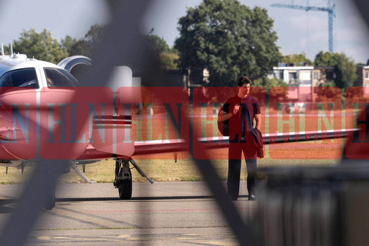 📸 Senne Lammens on his way from Antwerp to Manchester 🛫

Personal agreement with Man United ✅

No deal on club level yet. Aston Villa &amp; Galatasaray still options for Lammens. 

📸: Bob Reijnders/IDPhotoAgency
