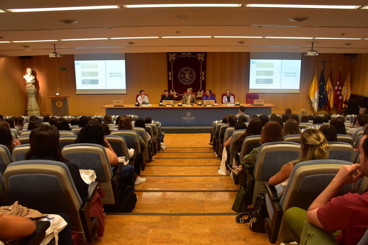 ComillasCHS (@comillaschs) on Twitter photo 🚀 <a href="/ComillasCHS/">ComillasCHS</a> y <a href="/TeoComillas/">Teología U. Pontificia Comillas</a> han dado hoy la bienvenida a los nuevos alumnos en el inicio del curso 2025-2026.
En la presentación, los decanos han animado a los nuevos alumnos a disfrutar con responsabilidad, a vivir la diversidad y a construir una sociedad más humana. 🚀 <a href="/ComillasCHS/">ComillasCHS</a> y <a href="/TeoComillas/">Teología U. Pontificia Comillas</a> han dado hoy la bienvenida a los nuevos alumnos en el inicio del curso 2025-2026.
En la presentación, los decanos han animado a los nuevos alumnos a disfrutar con responsabilidad, a vivir la diversidad y a construir una sociedad más humana.