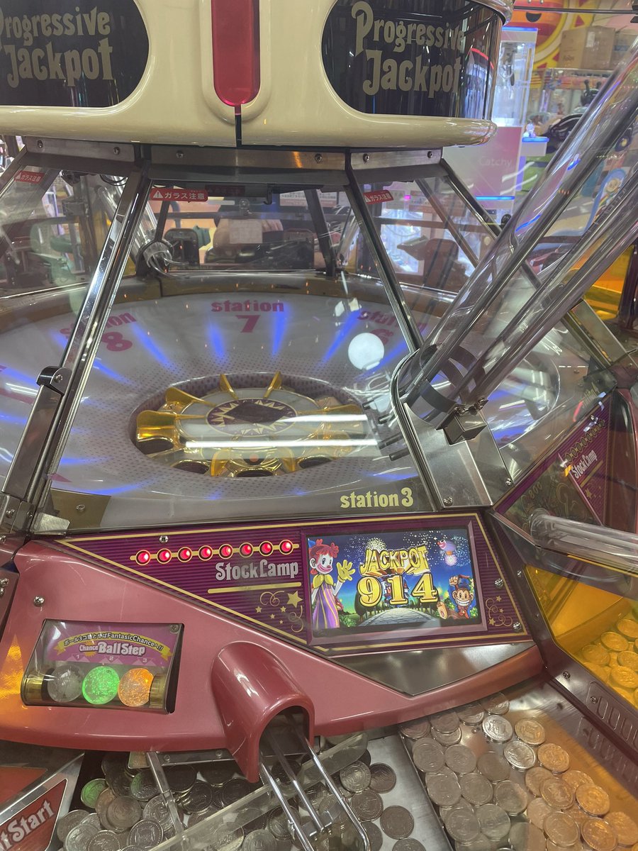 話題のお店に何度か足を運んでましたがやっと獲得できました。FF初代で初JPです♪
当時はナムコランドでFF 2に浮気してたので取れずじまいでした😅