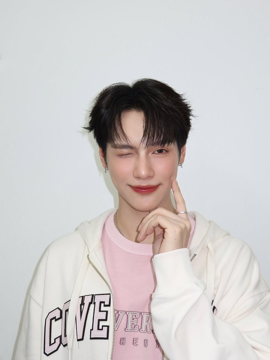 polarix_update's tweet photo. Pentor.official twitter update✨
มัดรวมปึ้ง “เป็นต่อ” ใน #TMC_EP16 ✨
Terima kasih @tmccountdown karena telah mengundang saya untuk menghadapi tantangan baru sebagai MC spesial. Saya pasti akan melayani Anda lagi lain kali! 💜 https://t.co/IYLOcb0V3P