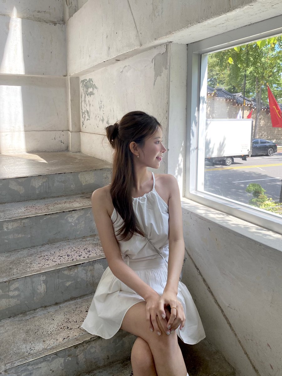 ddafm_en's tweet image. 韓国でもおしゃれで有名なチェーンカフェのcamel coffee☕️
いろんな店舗に行ったことあるけど서촌店がダントツで可愛い🤍✨
目の前にキョンボックンが見えるから、写真をたくさん撮って映えでもいいし、ゆっくり作業もできるから最高すぎ！