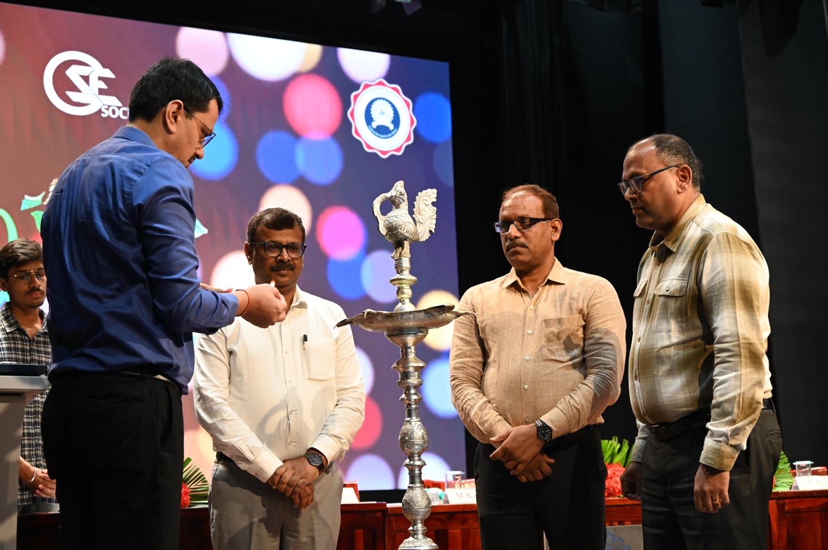 cse_iitism's tweet image. Udbhav 2025 on 30th Aug at IIT(ISM) Dhanbad was graced by Chief Guest Shri A.K Sinha (Executive Director, C-DAC, Mumbai). Highlights: Maheshwar Reddy Chennuru as Alumnus of the Year, Satyam Jha (GATE 2025), Microsoft as Best Company, BufferedReader v7.1 & SARC Website launch.