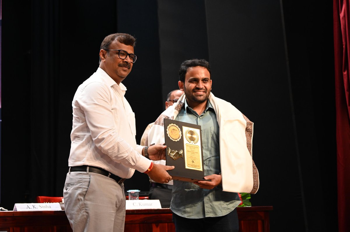 cse_iitism's tweet image. Udbhav 2025 on 30th Aug at IIT(ISM) Dhanbad was graced by Chief Guest Shri A.K Sinha (Executive Director, C-DAC, Mumbai). Highlights: Maheshwar Reddy Chennuru as Alumnus of the Year, Satyam Jha (GATE 2025), Microsoft as Best Company, BufferedReader v7.1 & SARC Website launch.