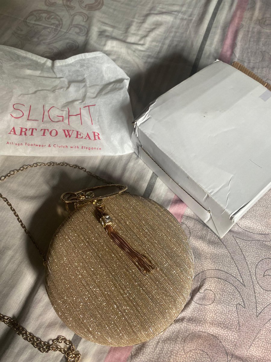ashfipi's tweet image. #WTS #preloved #prelovedbag 
want to sell/preloved : 
Cluth Topaz Gold, 150k, free ongkir Jabodetabek, bisa COD (jaksel area)

pemakaian baru 2x, with box &amp;amp; canvas bag