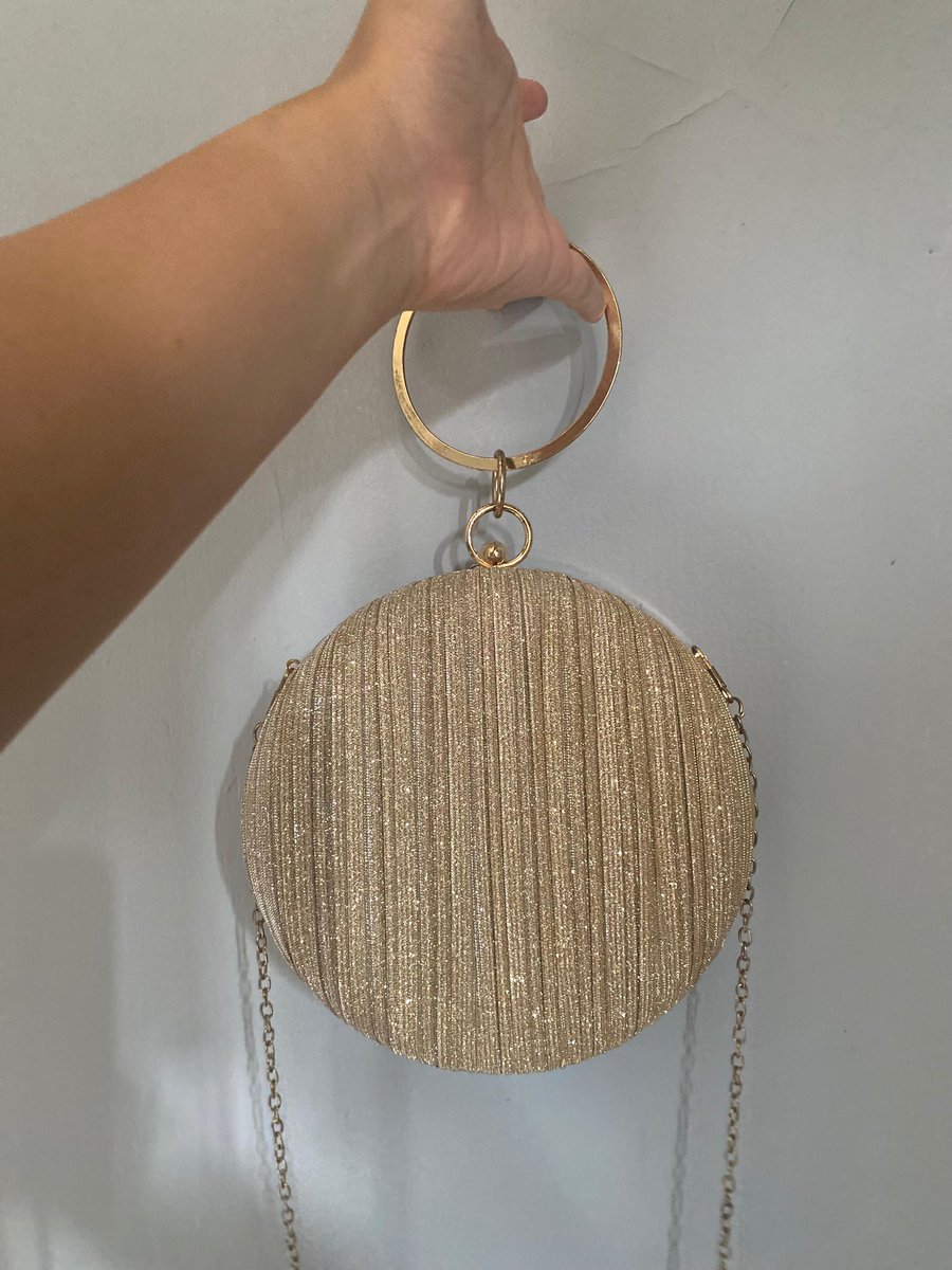 ashfipi's tweet image. #WTS #preloved #prelovedbag 
want to sell/preloved : 
Cluth Topaz Gold, 150k, free ongkir Jabodetabek, bisa COD (jaksel area)

pemakaian baru 2x, with box &amp;amp; canvas bag