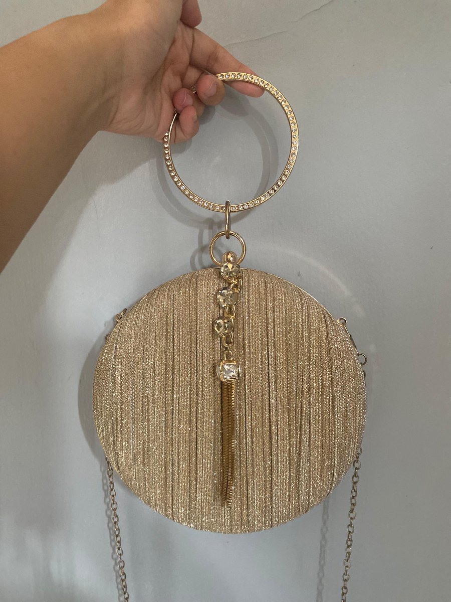 ashfipi's tweet image. #WTS #preloved #prelovedbag 
want to sell/preloved : 
Cluth Topaz Gold, 150k, free ongkir Jabodetabek, bisa COD (jaksel area)

pemakaian baru 2x, with box &amp;amp; canvas bag