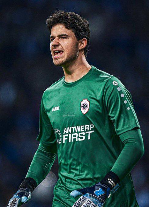 A la final el arquero será Senne Lammens, con 23 años vendrá a ser el #1 de Manchester United. 

Nunca he visto un partido suyo, pero estadisticamente veo que es bueno, ojalá no le pese la camiseta. 

Tapar acá no será lo mismo que en Bélgica, elijo confiar.