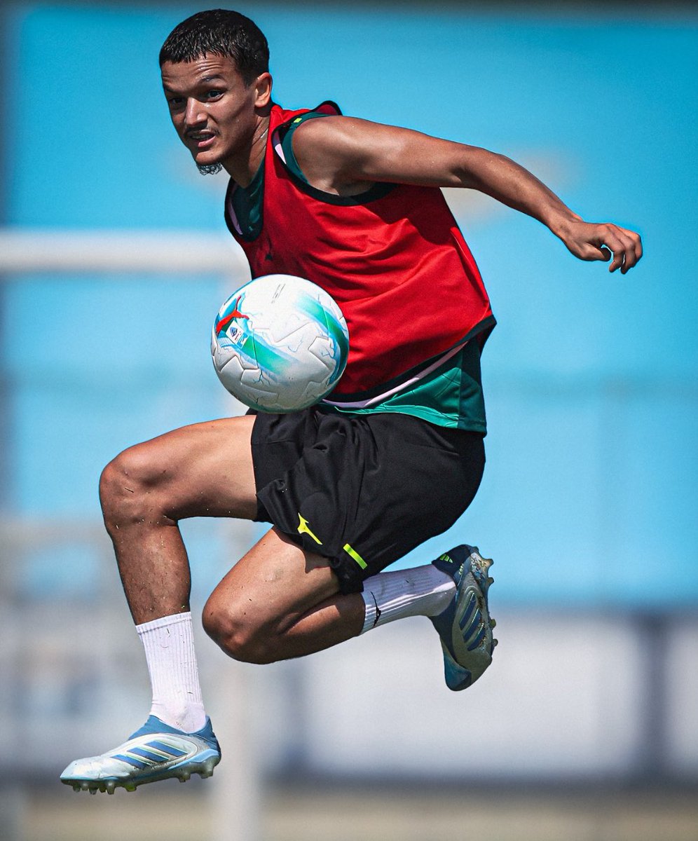 mi dispiace per dele ma questo ragazzo qui non può stare in panchina visto che é per distacco il centrocampista più tecnico che abbiamo, infatti ieri dopo 5 minuti dal suo ingresso ha fatto subito assist. 

Predestinato 💎