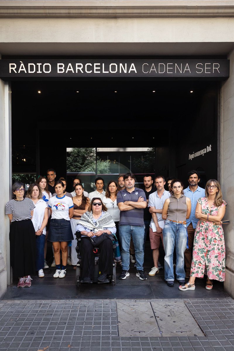 miguel gonzalez (@mgonzalezelpais) on Twitter photo Los periodistas de <a href="/el_pais/">EL PAÍS</a> en Madrid y Barcelona secundan la convocatoria de <a href="/RSF_ES/">RSF España</a> y exigen a Israel el cese inmediato del asesinato de informadores en Gaza y el levantamiento del veto para que la prensa internacional pueda acceder a la franja. <a href="/rosillofotos/">Carlos Rosillo</a> y <a href="/gianlucaphoto/">gianluca battista</a> Los periodistas de <a href="/el_pais/">EL PAÍS</a> en Madrid y Barcelona secundan la convocatoria de <a href="/RSF_ES/">RSF España</a> y exigen a Israel el cese inmediato del asesinato de informadores en Gaza y el levantamiento del veto para que la prensa internacional pueda acceder a la franja. <a href="/rosillofotos/">Carlos Rosillo</a> y <a href="/gianlucaphoto/">gianluca battista</a>