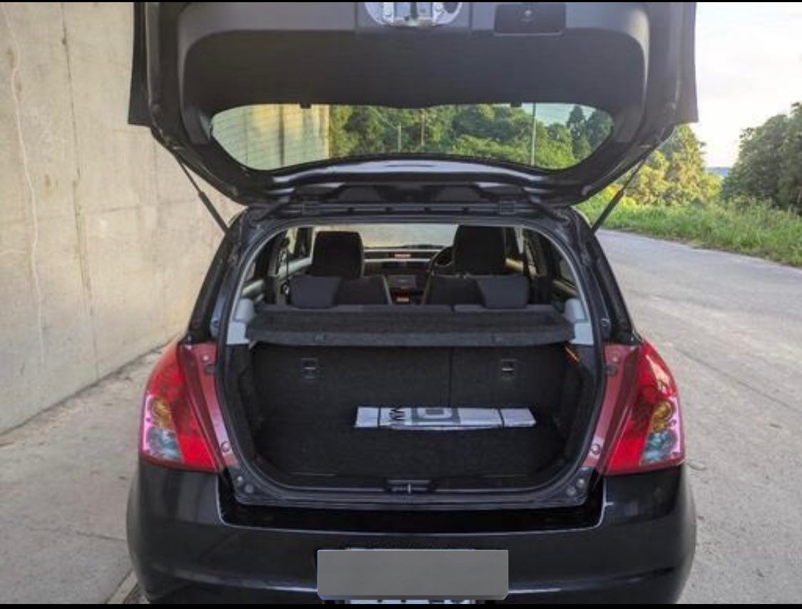 LeelaxG's tweet photo. zc71s売りますん🚗

13万5千キロ程（多少伸びます）
車検　9年3月
オイル、フィルター交換済み
エアコンクリーニング、ガス入れたばかり

ボンネット色褪せあり
カロッツエリアナビ　HDD死んでます
（HDDの交換でなおりそうです）

18万程で考えてます。

#車売ります https://t.co/y1am56w66K