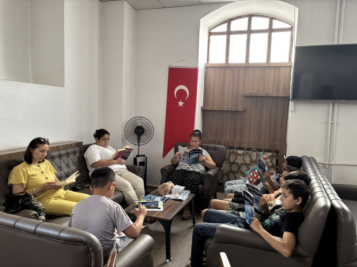 📚 2025 Aile Yılı kapsamında Eşme Gençlik Merkezi’nde keyifli bir gün geçirdik!
🤝 Aile Muhabbetleri, 📖 Kitaplarla Güçlü Aileler etkinlikleri ve 🎯 Bilgi Yarışması ile aile olmanın değerini birlikte yaşadık.
💡 Aile; sevgiyle ve bilgiyle güçlenir!

#AileYılı #GençlikMerkezi