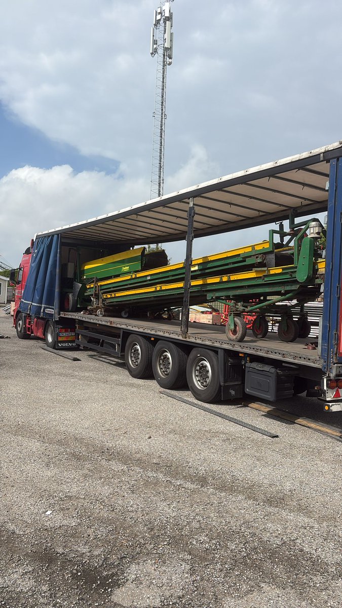 kramerstart's tweet image. Hebben niet enkel vraag naar 𝐳𝐚𝐚𝐢𝐦𝐚𝐜𝐡𝐢𝐧𝐞𝐬, maar er gaan ook 𝐝𝐢𝐯𝐞𝐫𝐬𝐞 𝐚𝐧𝐝𝐞𝐫𝐞 𝐦𝐚𝐜𝐡𝐢𝐧𝐞𝐬 door het land en ver over de grens. Dit setje is onderweg naar Oekraïne 💪🏻