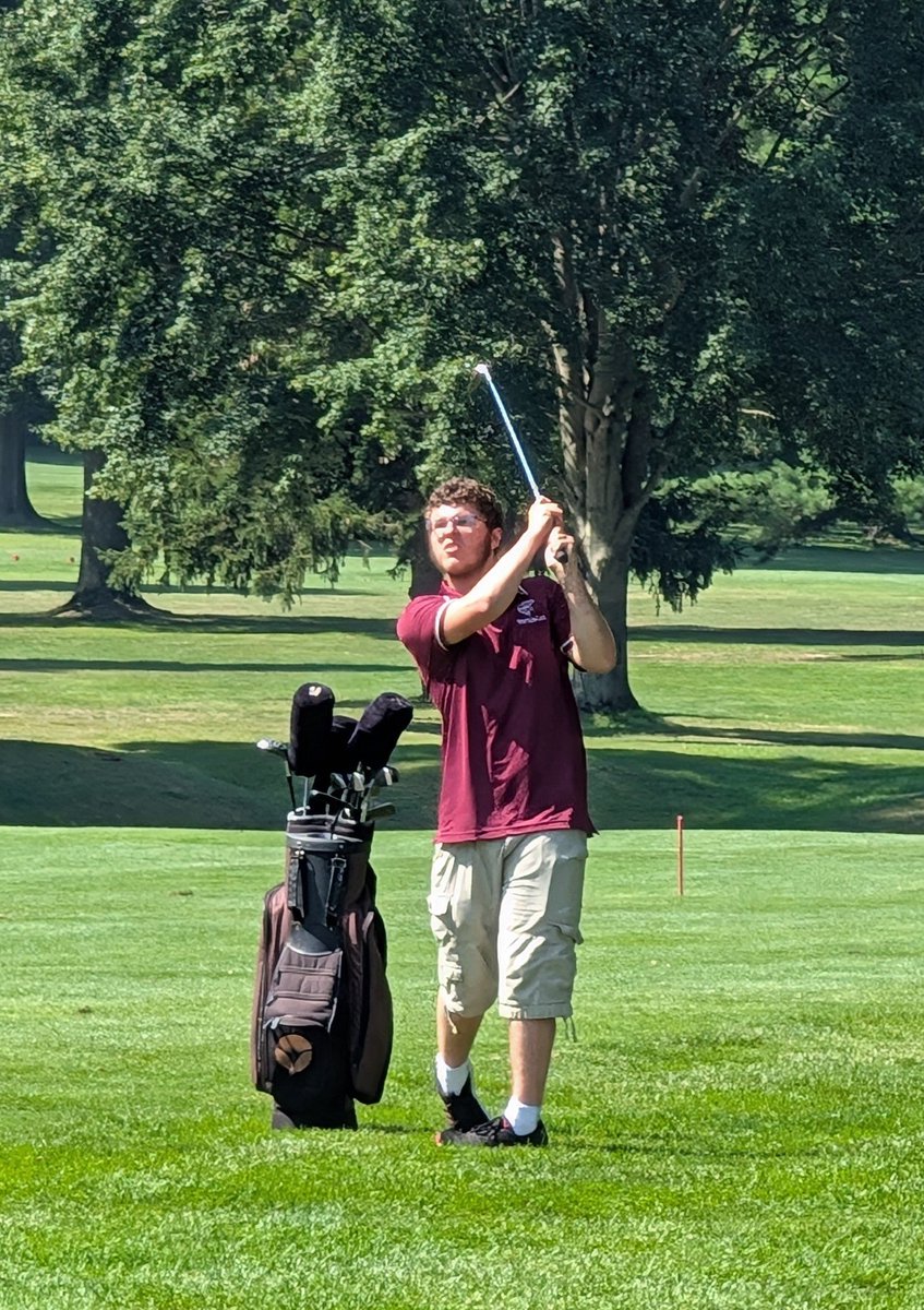 Tomorrow afternoon, your Waterloo Vikings take on Rootstown on our golf senior night. Come out and support our boys, especially senior Blade Ascarrunz in his last home match! Start time 3:30pm at Paradise Lake Country Club.
#VikingPride