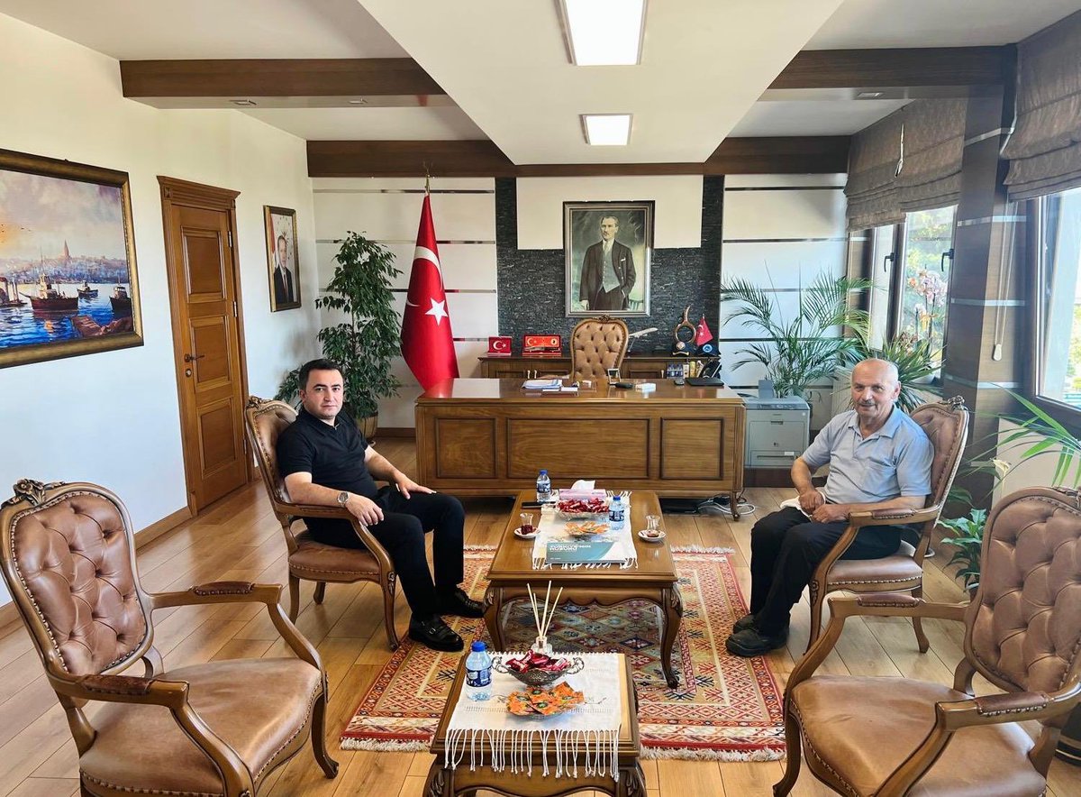 Kaymakamımız Sn. Ahmet KAVANOZ, İlçemiz Seydiköy sakinlerinden Kıbrıs Gazimiz Sn. Hüseyin AYDIN’ı Kaymakamlık Makamında misafir etti.