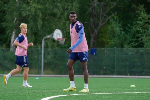 DORZA FJURGÅRDEN (@difelvis) on Twitter photo Wow. En ytter med dribblingar som Wikheim och en 9a som gör riktiga skitmål. Exakt det man vill se på båda positionerna.
<a href="/DIF_Boa/">Bosse Andersson</a> ett måste nu till vintern, ge båda kontrakt!
Amoah och Yadikoabi är DIF! Wow. En ytter med dribblingar som Wikheim och en 9a som gör riktiga skitmål. Exakt det man vill se på båda positionerna.
<a href="/DIF_Boa/">Bosse Andersson</a> ett måste nu till vintern, ge båda kontrakt!
Amoah och Yadikoabi är DIF!