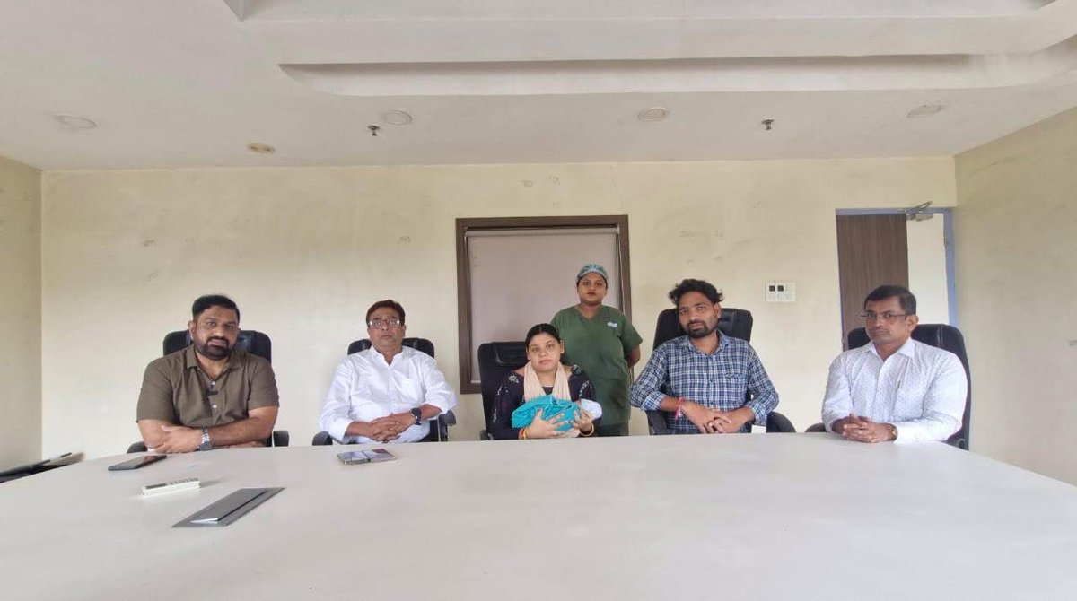 iamdmkrishna's tweet image. କ୍ରୀଷ୍ଣା ବିକାଶ ହସ୍ପିଟାଲରେ ଏକ ବିରଳ ଅସ୍ତ୍ରୋପଚାର ! ଜଣେ ଗର୍ଭବତୀ ମହିଳା ଓ ନବଜାତ ଶିଶୁର ମୃତ୍ଯୁ ସହ ସଂଗ୍ରାମରେ ବିଜୟପ୍ରାପ୍ତି !!

#krishnavikash #krishnavikashhospitals #miracles #care #medical #trust