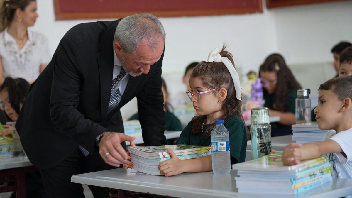 Üsküdar İlçe Millî Eğitim Müdürlüğü (@uskudarmem) on Twitter photo Kaymakamımız Sn. Adem Yazıcı ve Milli Eğitim Müdürümüz Semih Durmuş, Uyum Haftasının ilk gününde Sokullu Mehmet Paşa İlkokulu öğrencilerimizle bir araya geldiler.
<a href="/UskudarKaymakam/">Üsküdar Kaymakamlığı</a>
<a href="/semih_uskmem/">Semih Durmuş 🇹🇷</a> Kaymakamımız Sn. Adem Yazıcı ve Milli Eğitim Müdürümüz Semih Durmuş, Uyum Haftasının ilk gününde Sokullu Mehmet Paşa İlkokulu öğrencilerimizle bir araya geldiler.
<a href="/UskudarKaymakam/">Üsküdar Kaymakamlığı</a>
<a href="/semih_uskmem/">Semih Durmuş 🇹🇷</a>