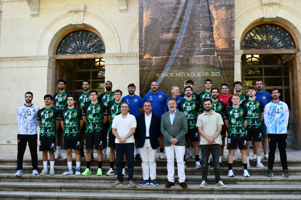Ayuntamiento de Cuenca (@aytocuenca) on Twitter photo El alcalde de Cuenca, Darío Dolz, ha acompañado al <a href="/BMCdadEncantada/">REBI Balonmano Cuenca 🌪️</a> en la presentación de su nueva camiseta para esta ilusionante temporada, con su presidente Isidoro Gómez Cavero a la cabeza. El alcalde de Cuenca, Darío Dolz, ha acompañado al <a href="/BMCdadEncantada/">REBI Balonmano Cuenca 🌪️</a> en la presentación de su nueva camiseta para esta ilusionante temporada, con su presidente Isidoro Gómez Cavero a la cabeza.
