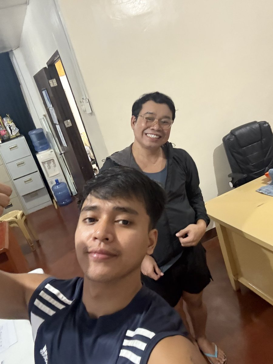 Walang pasok pero pumasok pa rin sa work😂☔️