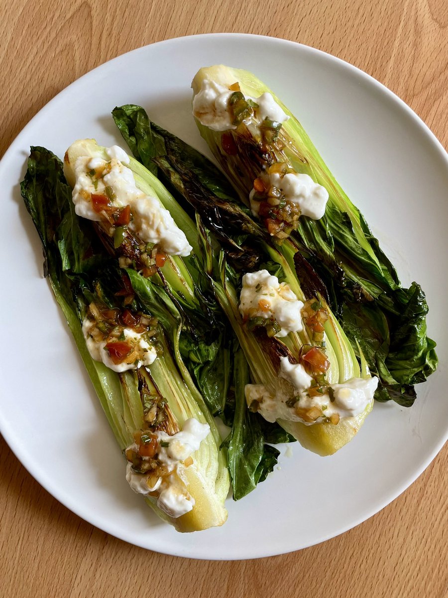 Un poquito de verde para aligerar lo del fin de semana.

Pak Choi pasado por la plancha con stracciatella  y vinagreta.

Seguimos!