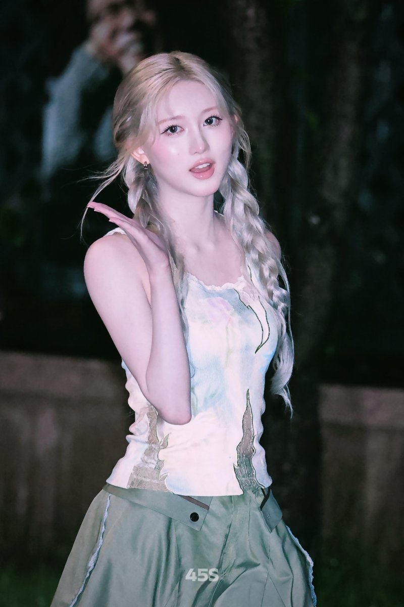 250901

#아이브 #IVE #가을 #김가을 
#GAEUL #ガウル #秋天