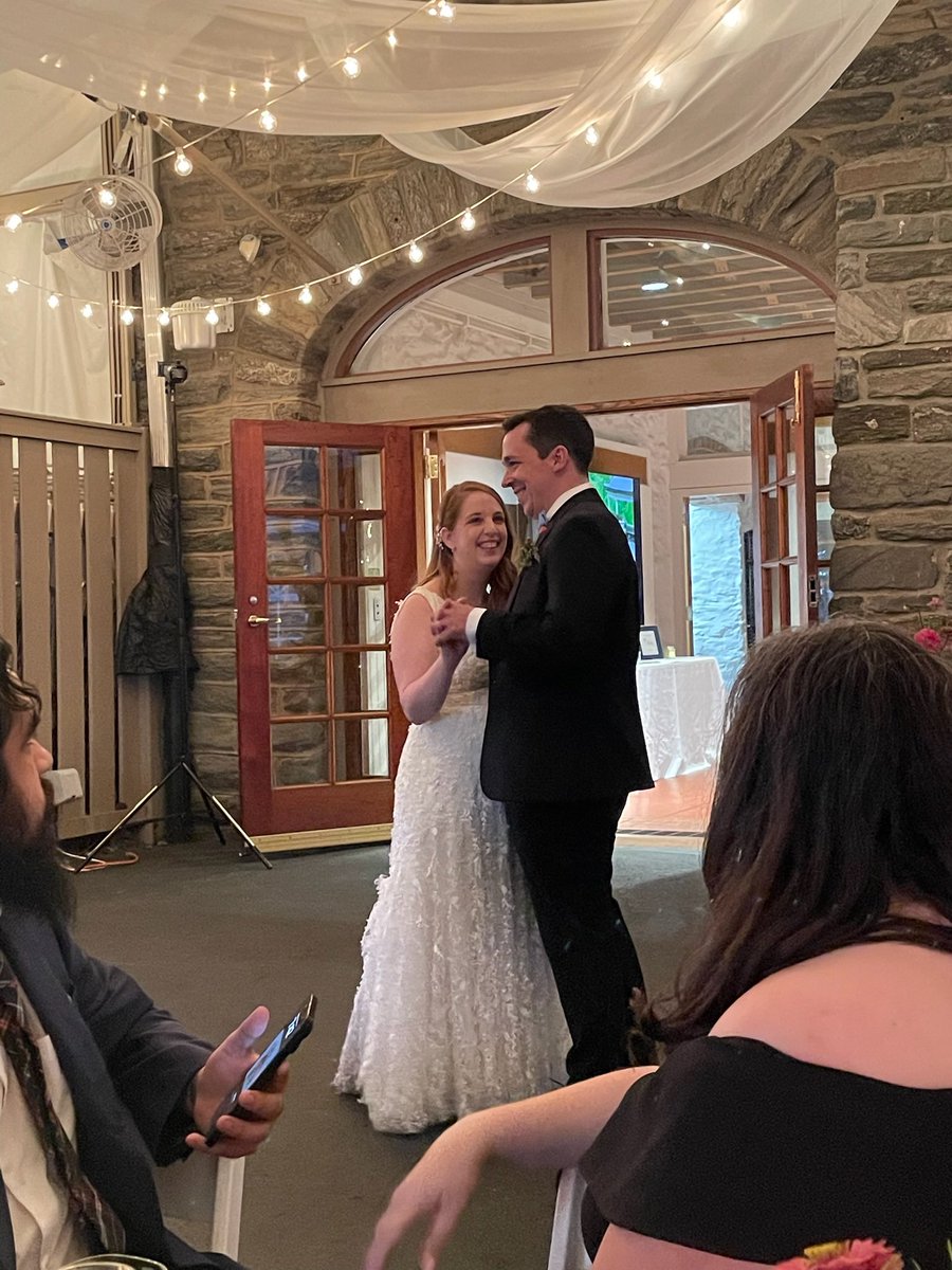 joachim_mike5's tweet image. The rare personal tweet.
What a weekend. I am incredibly lucky. She looked insanely beautiful, the weather was perfect, the food was unreal, and the guests all had a good time (I hope)