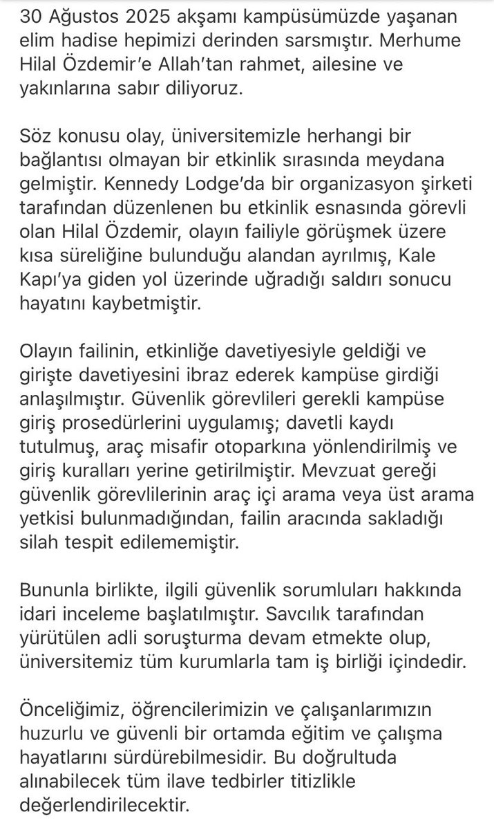 Boğaziçi Üni. Kayyumluğunun Hilal Özdemir cinayetine dair yaptığı SÖZDE açıklama. O şerefsizin davetiyesi olmadığını adımız gibi biliyoruz. Varsa davetiyesi buyrun gösterin, prosedürünüzün uygulandığı kamera kayıtlarını paylaşın. ELİNİZE ÇOCUK KANI BULAŞTI. HESAP VERECEKSİNİZ!