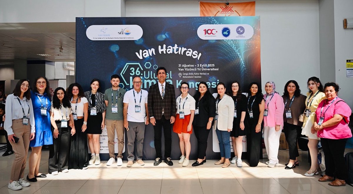 Araştırma grubumuz 36. Ulusal Kimya Kongresi’ne katılım sağlıyor. 

Grup üyelerimiz ile kongrenin ikinci gününden bir hatıra…

Bilim yolunda sevgilş grup üyelerimiz ile durmadan, yorulmadan yürümeye devammm 🧿🌺