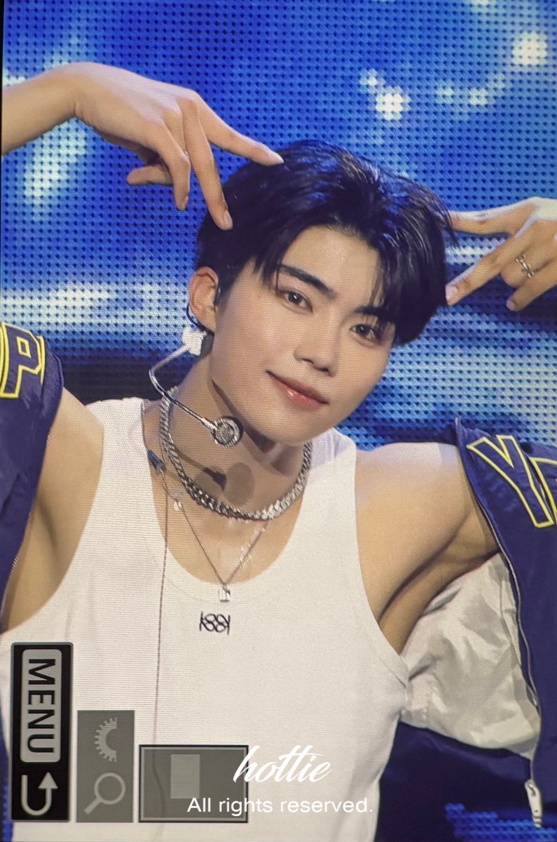 250901 pre. 

이것도 건욱이고 이것도 건욱이야🤍

#박건욱 #PARKGUNWOOK #朴乾旭 #ZB1  #ZEROBASEONE  #제로베이스원  #パクゴヌク