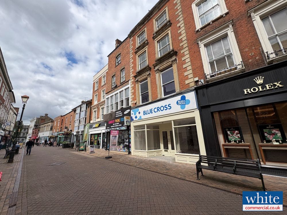 Now Available: 77 High Street, Banbury - 594 sq ft refurbished ground floor retail unit. #Banbury #ToLet #Retail #WhiteCommercial whitecommercial.search-prop.com/properties/327…