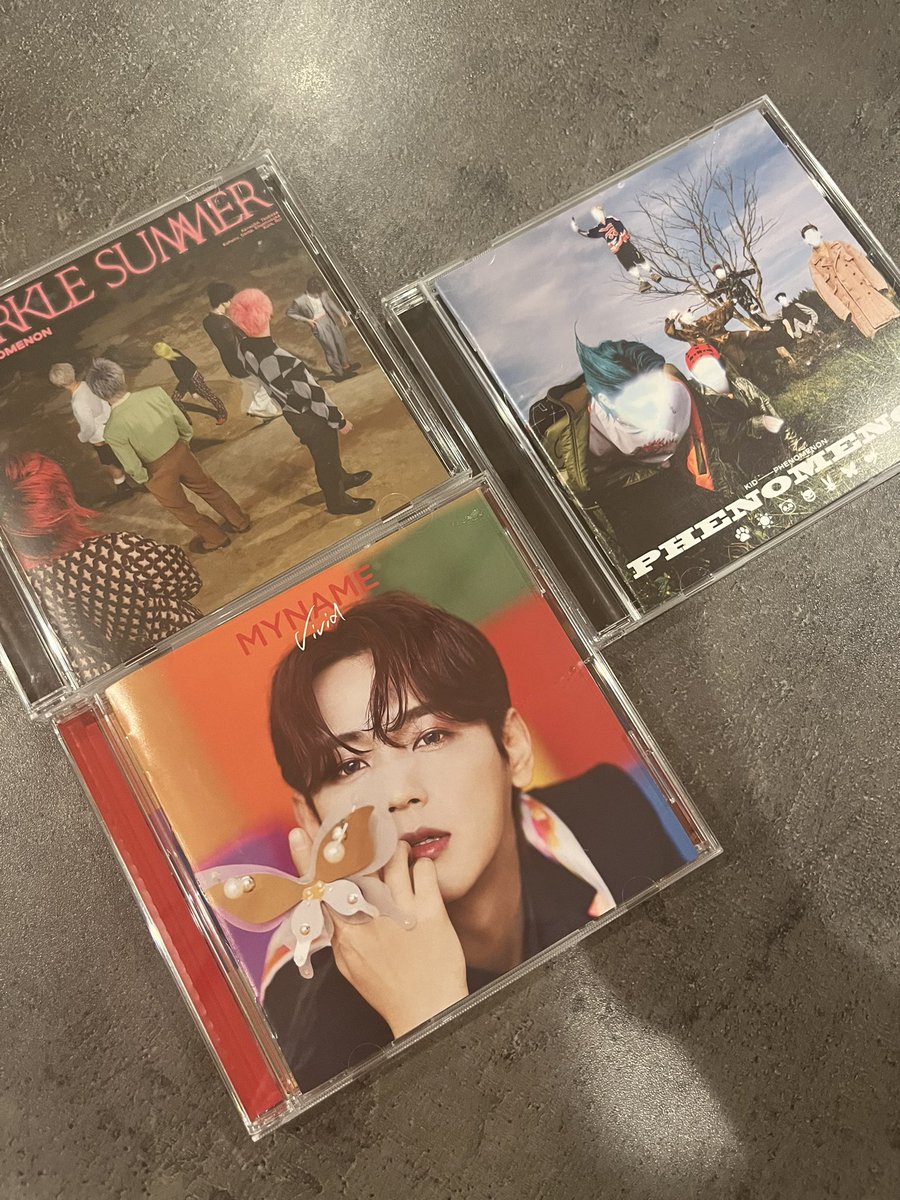 まさかの炎天下入場待ちで、丸腰だった私にMYNAMEのファンの方が日傘に入れてくれて飲み物も買ってきてくれて、KIDPHENOMENONのファンの方も色々話してくれて本当に楽しかったです😭❤️
事前にMV見せてくれたりメンバーの話を聞かせてもらえたから、より楽しめました❤️届くといいな。