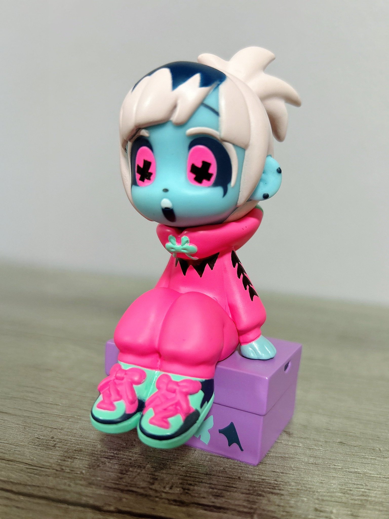 エムズ ソフビ デコ犬 MINT CARBONARA コラボ　デザフェス61 エムズ ソフビ デコ犬 MINT CARBONARA コラボ デザフェス61 2024