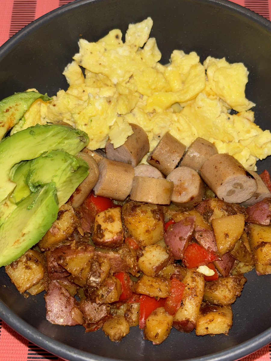 myrac's tweet image. Early morning breakfast chicken sausage eggs home made home fries #getitgetitgetit