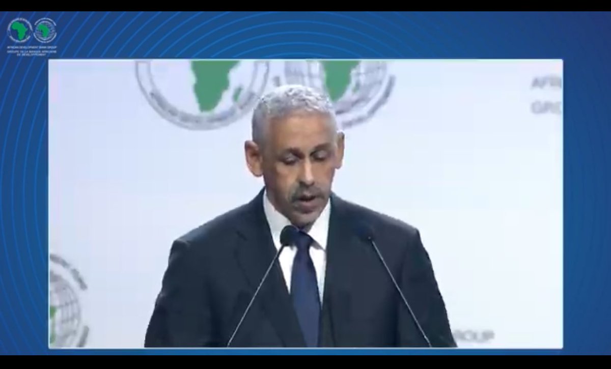 AfDB_Nigeria's tweet image. 🌍 “Africa is watching. The youth are waiting. It is time for action.”

Dr. Sidi Ould Tah, sworn in today as the 9th President of the @AfDB_Group, sets 4 cardinal points: Africa must look North, East, South &amp;amp; West, not to imitate, but to find its own direction.

#AfDBTransition