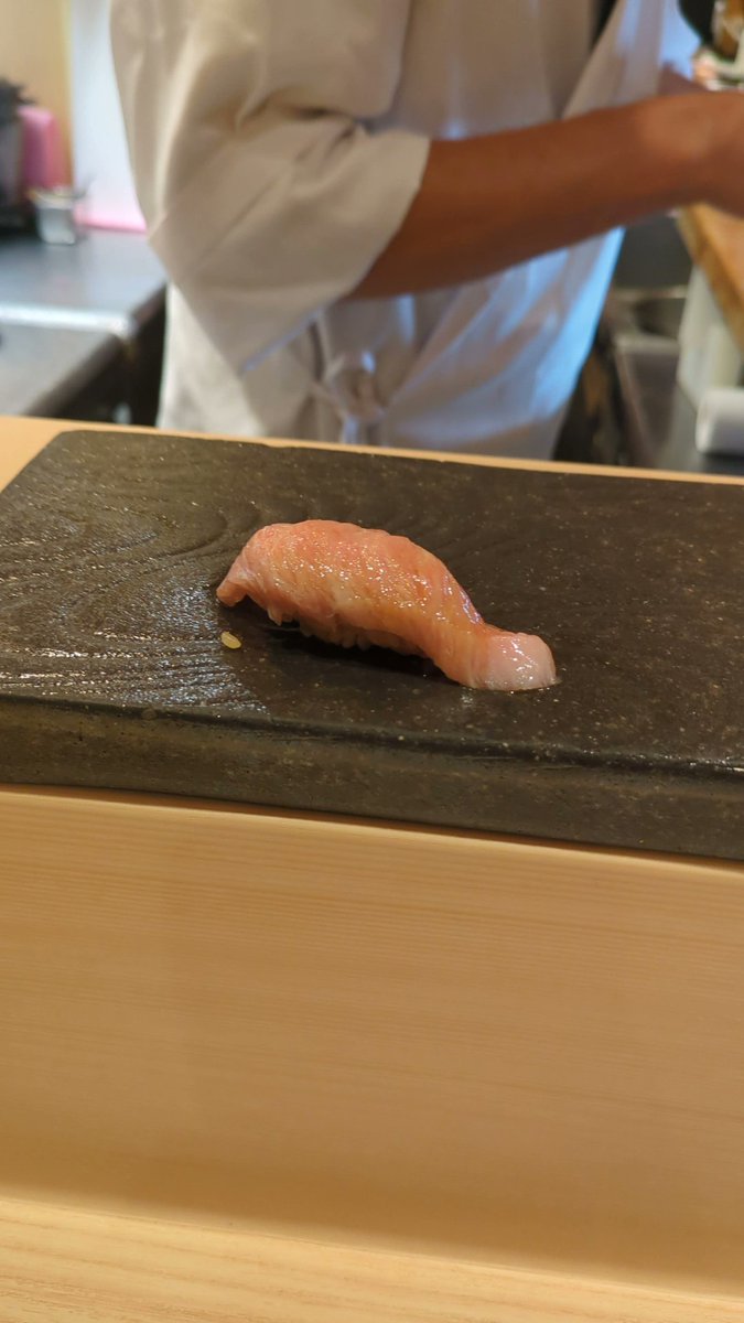 ME27kyGX's tweet photo. 寿司
食べずにはいられない https://t.co/AevL69ERli