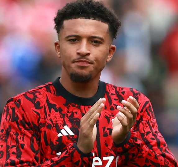 Aston Villa are set to take Manchester United forward Jadon Sancho on loan; Man Utd hold the option of a further year on Sancho's contract which is in its final year; it is understood that Villa will pay a loan fee and 80 per cent of the player's wages

#AVFC #MUFC #DeadlineDay