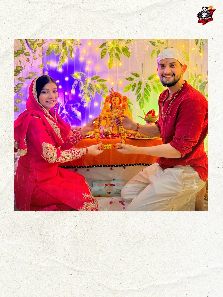 blrbashersECL's tweet image. 📲✨ Photos we keep behind our phone cover ✨📲❤️

#BangaloreBashers #ECLT10 #Cricket #PandaGang #Season3 | @eclt10league
(Bangalore Bashers, ECL, Cricket, Panda Gang, Season 3)