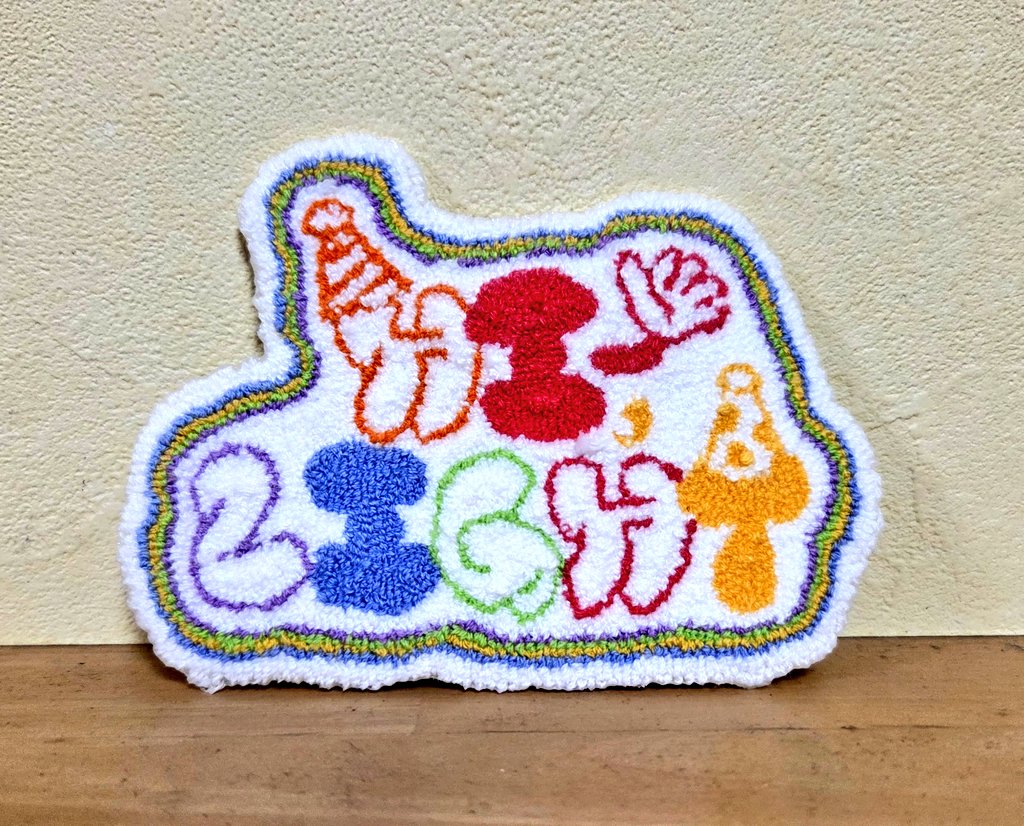 ki4320's tweet photo. 昨日の夢の時間から一気に現実～🥺
今日の午前の授業は｢雑貨制作｣
ワッペン作り
見本は、HI✋LIGHT💙💛💚💜ワッペン
会場では10個しか作れなくてあまりソンムル出来なかったぁ…😭
学生さんも楽しんで制作してましたぁ～☺ https://t.co/6BH5p6ctNM